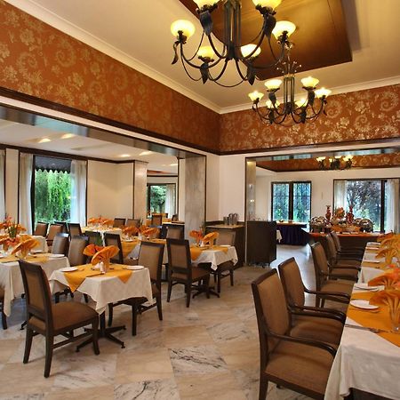 Shervani Hilltop Resort Nainital Kültér fotó