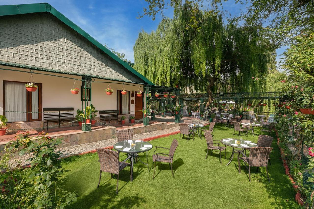 Shervani Hilltop Resort Nainital Kültér fotó