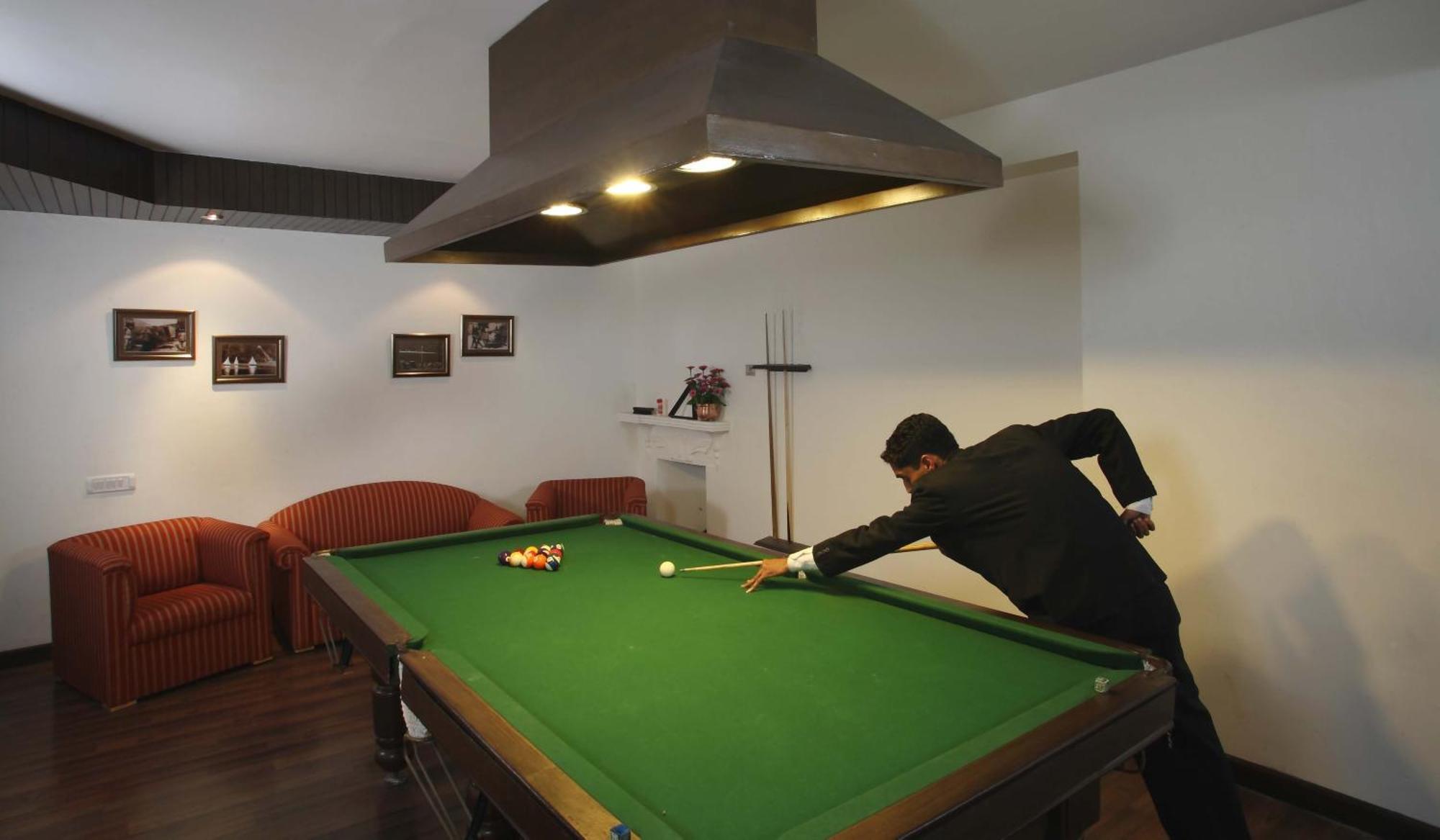 Shervani Hilltop Resort Nainital Kültér fotó