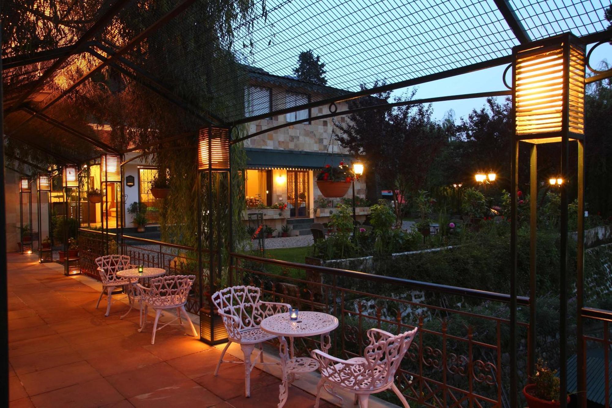 Shervani Hilltop Resort Nainital Kültér fotó